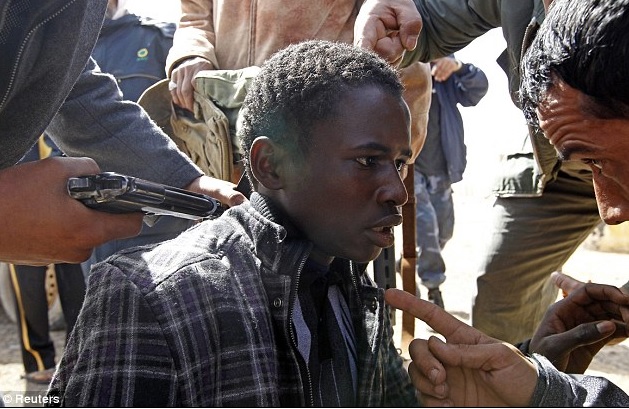6 صور متداولة لجرائم وقعت في ليبيا.. «بوابة الوسط» تكشف حقيقتها