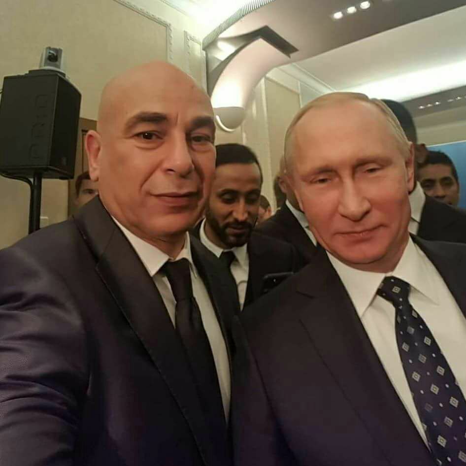 «بوتين» يداعب أسطورة كرة القدم المصرية حسام حسن في الكرملين