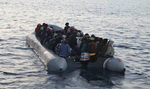 إنقاذ 195 مهاجرًا بينهم طفلان قبالة ساحل القره بوللي