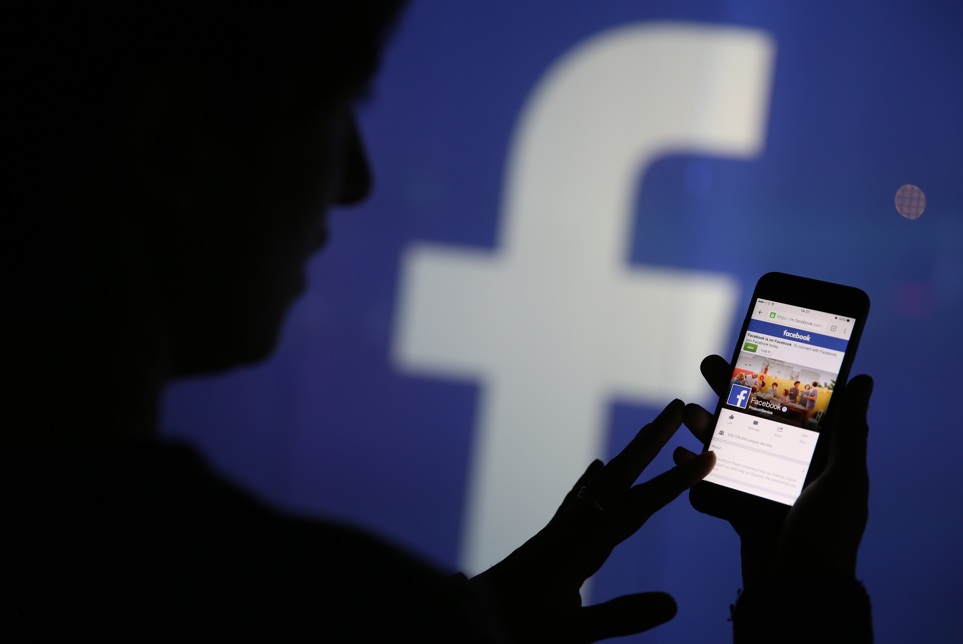 وسائل الإعلام أكبر المتضررين من تغيير استراتيجية «فيسبوك»