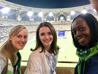 بالصور: لاعبو الأهلي يتألقون في أول مباراة تحضرها النساء بالسعودية