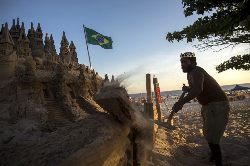 برازيلي يعيش في قصر من الرمل منذ 22 عامًا