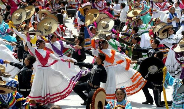 المكسيك تحتضن أكبر رقصة فولكلورية في العالم