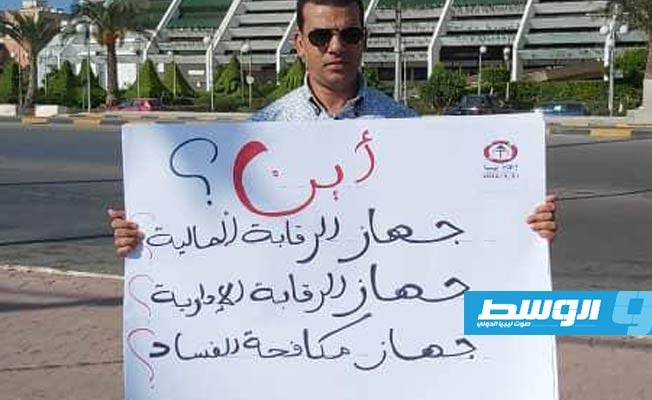 متظاهرون في بنغازي يطالبون بإجراء انتخابات عاجلة ومحاربة الفساد