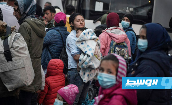 اليونان تمدد إجراءات العزل في مخيمات المهاجرين