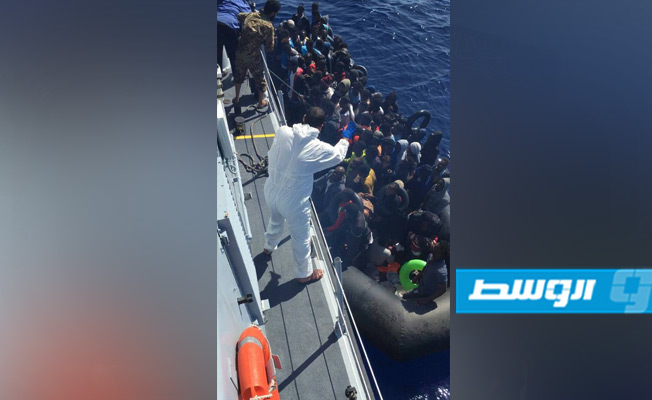 القوات البحرية تنقذ 148 مهاجرا غير شرعي بينهم مصريون ومغاربة
