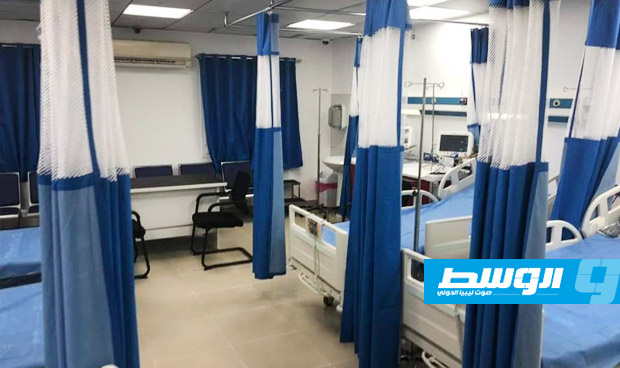 وكيل وزارة الصحة محمد هيثم أثناء تفقده لتجهيزات قسم الطوارئ بمستشفى الاطفال في طرابلس. (الإنترنت)