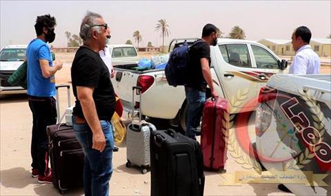 خروج المجموعة الثانية من المواطنين بعد انتهاء مدة الحجر الصحي في بنغازي