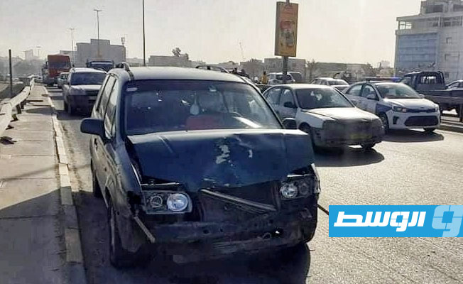 اصطدام 3 سيارات فوق جسر حي دمشق بطرابلس، 26 فبراير 2022. (مديرية أمن طرابلس)