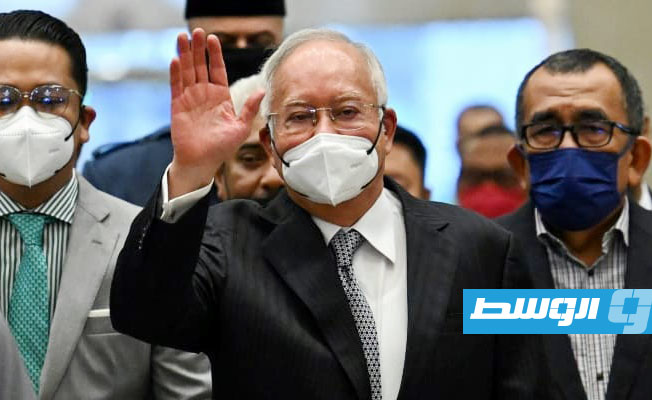 بعد تثبيت الحكم.. إيداع رئيس الوزراء الماليزي السابق نجيب رزاق السجن