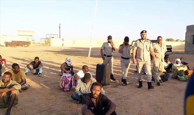 ترحيل 60 مهاجرا غير شرعي من الكفرة إلى السودان