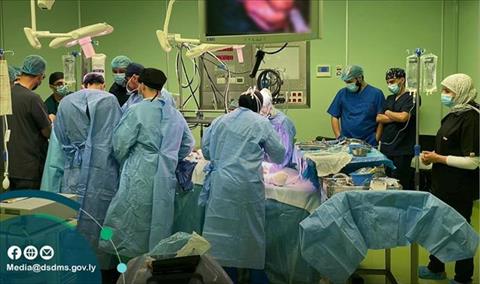 فريق مصري يجري عمليات قلب مفتوح في مركز مصراتة الطبي
