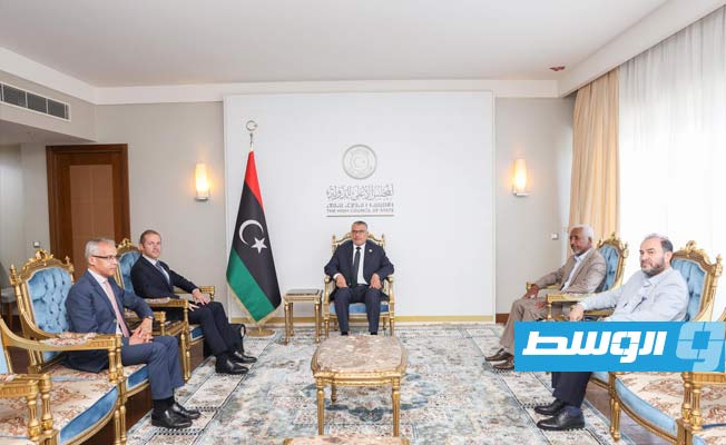 لقاء تكالة وبول سولير والسفير الفرنسي لدى ليبيا مصطفى مهراج، 28 أكتوبر 2023. (مجلس الدولة)