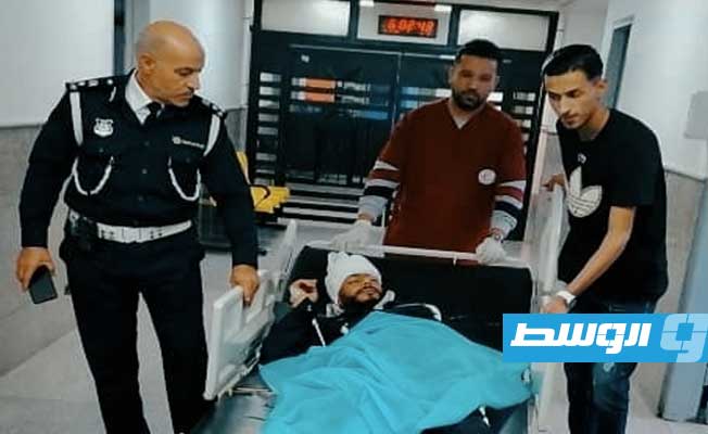 إصابة شرطي مرور صدمته سيارة أثناء تأدية عمله بالطريق السريع في طرابلس