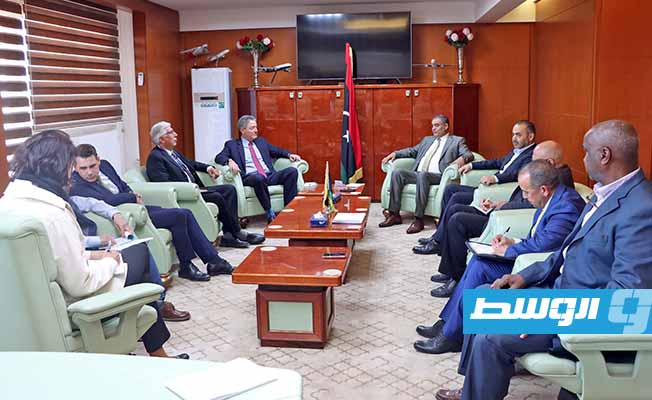 لقاء الشهوبي مع السفير الألماني لدى ليبيا والوفد المرافق له، الإثنين 4 أبريل 2023. (وزارة المواصلات)