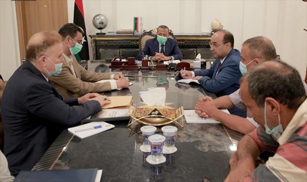 الثني يتابع خطة إنشاء مبنى لمؤسسة النفط في بنغازي