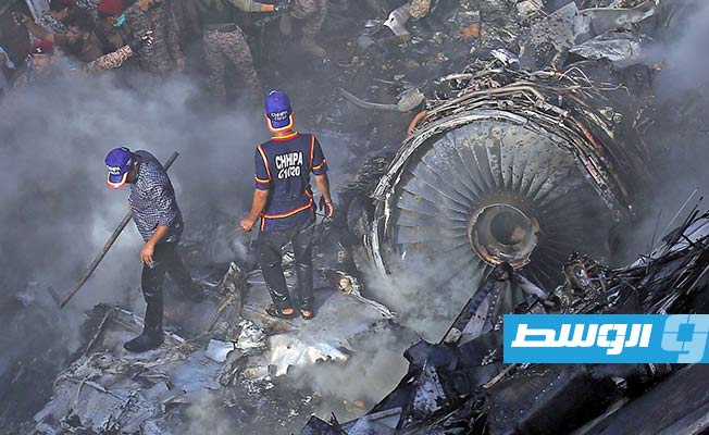 ناجٍ من تحطم الطائرة الباكستانية يروي وقائع 53 ثانية قبل القفز منها