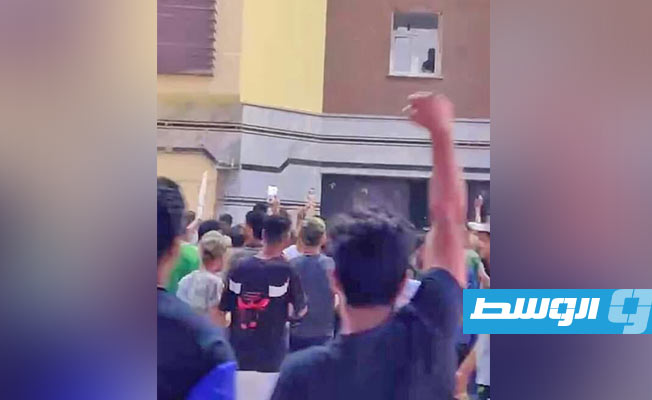 متظاهرون أمام مقر مجلس النواب في طبرق، الجمعة 1 يوليو 2022. (الإنترنت)