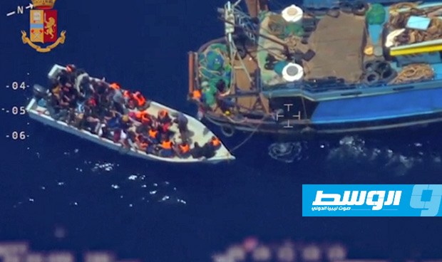 «فرونتكس» تسجل عملية اتجار بالبشر قرب لامبيدوزا وتوقيف المهربين قبالة الساحل الليبي (صور)