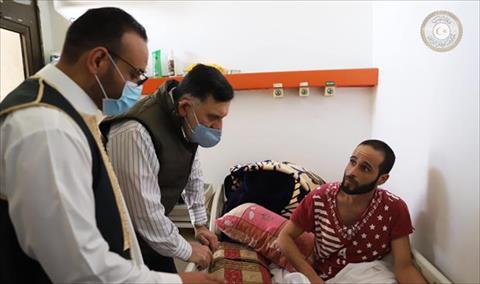 بالصور.. السراج يتفقد الجرحى والمصابين بمستشفى أبوسليم ومصحة الاستقلال