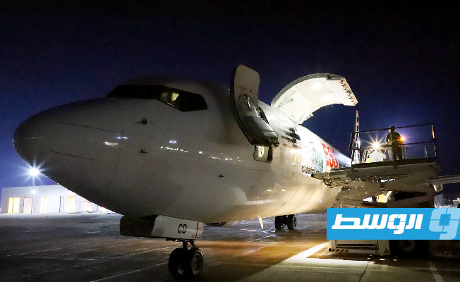 طائرة مساعدات فرنسية لدى صولها مطار بنينا في بنغازي، 17 سبتمبر 2023. (شركة الخليج العربي للنفط)