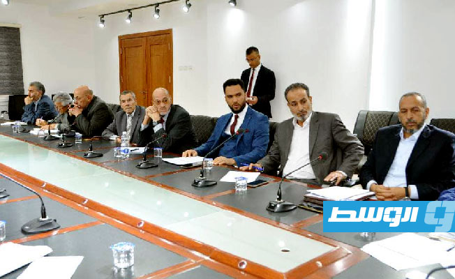 اجتماع المسؤولين بوزارة الداخلية لمتابعة استعدادات لإعادة فتح معنفذ غدامس الحدودي مع الجزائر، الثلاثاء 3 ديسمبر 2022. (وزارة الداخلية)