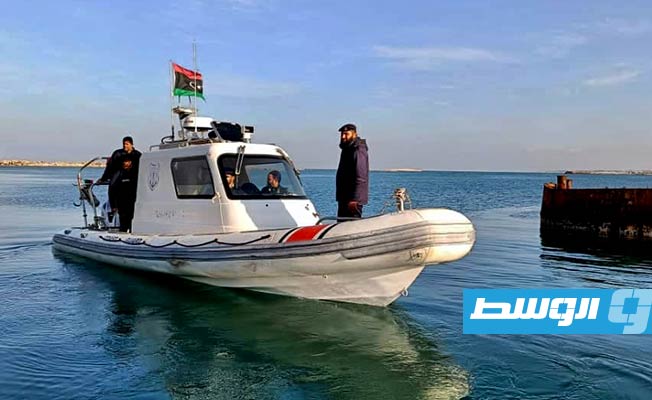عناصر وزارة الداخلية تواصل البحث عن الصيادين المفقودين في تاجوراء، 20 يناير 2022. (الوزارة)