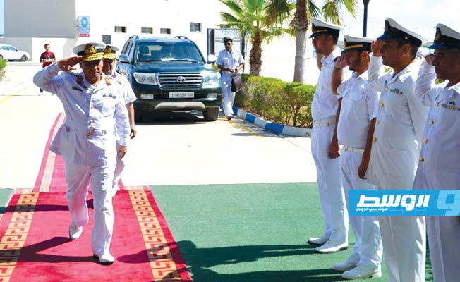 بالصور: رئيس جديد يستلم رئاسة أركان القوات البحرية التابعة لحكومة الوفاق