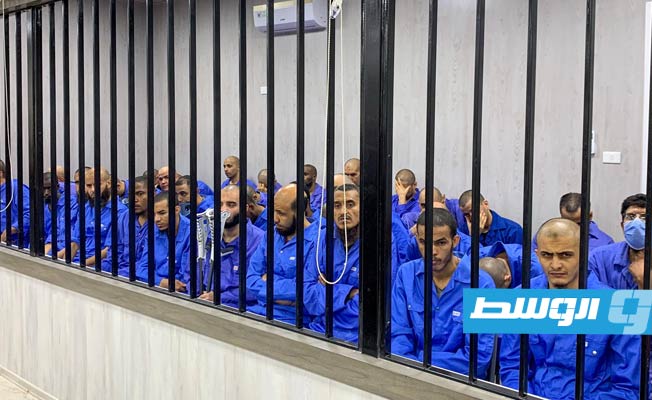 جانب من حضور محاكمة المتهمين في قضية تنظيم داعش أمام محكمة الاستئناف العليا بمصراتة، 8 أغسطس 2022. (بوابة الوسط- تصوير: أحمد التومي)