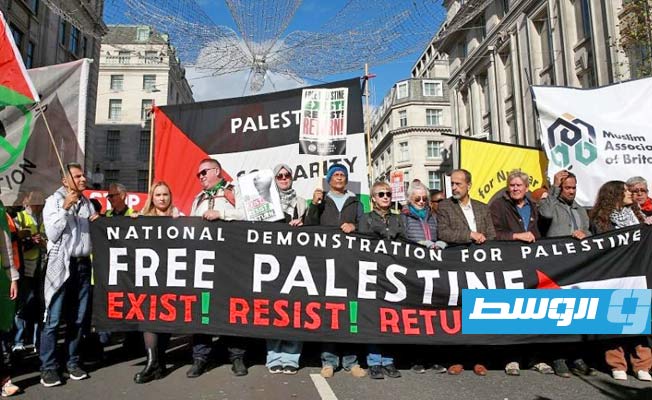 شاهد: 100 ألف متظاهر يشاركون في مسيرة من أجل فلسطين في لندن