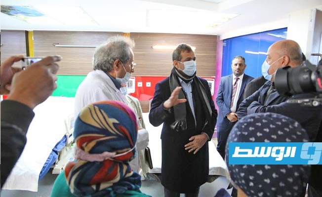 جولة أبوجناح بأقسام مستشفى طرابلس للحروب، الخميس 3 فبراير 2022. (المكتب الإعلامي لأبوجناح)