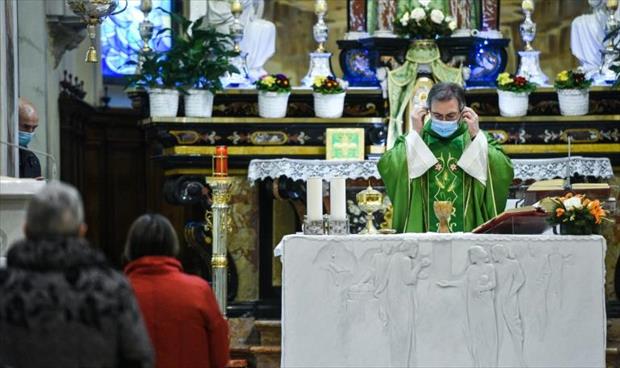 «الحب» يدفع كاهناً إيطالياً إلى تخليه عن الكهنوت