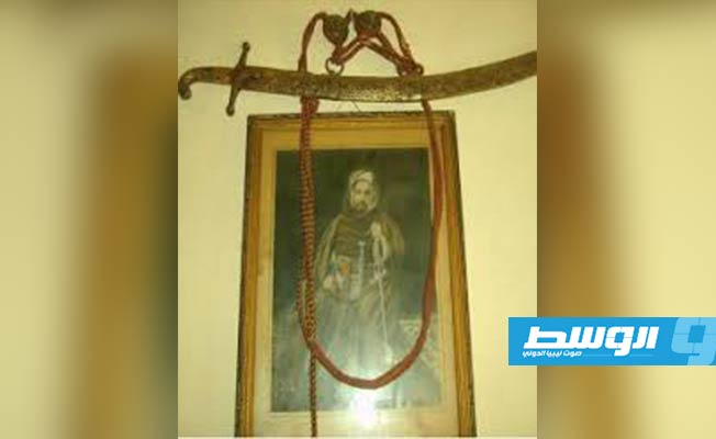المجاهد والسيف رمزا لرتبته ومكانته في الدولة العثمانية