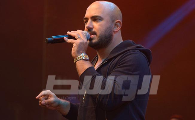 بالصور: محمود العسيلي يغني في ختام بطولة «جول هاك»