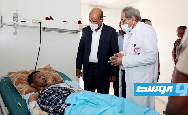 زيارة الكوني لمصابي حادثة بنت بية بمستشفى الحروق في طرابلس، الثلاثاء 2 أغسطس 2022. (المجلس الرئاسي)
