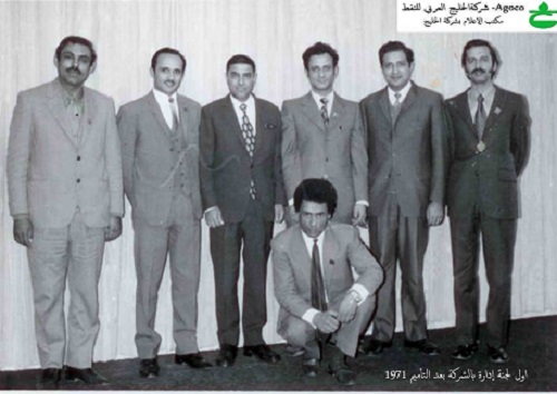 سراج عمر بوقعيقيص الأول من اليمين
