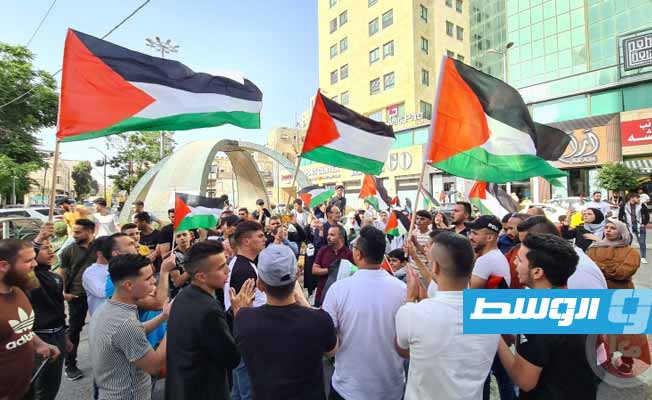مسيرة أعلام فلسطينية تزامنا مع مسيرة المستوطنين في القدس. (الإنترنت)