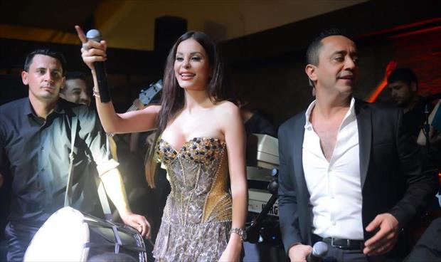 دومينيك وعلي الديك يشعلان حفلهما الغنائي في بيروت