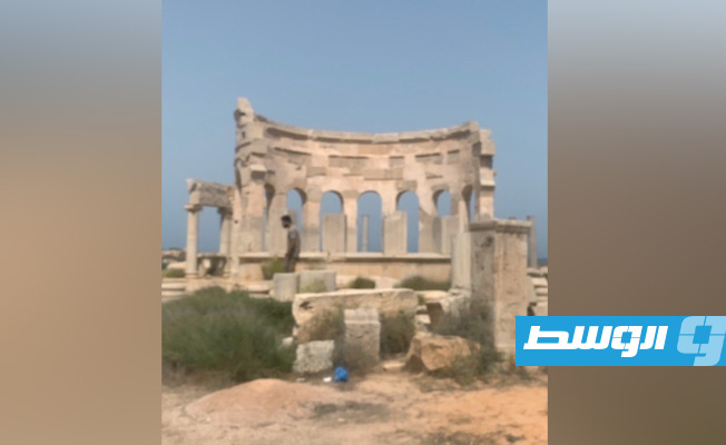 صورة نشرتها السفارة اليونانية لدى ليبيا من زيارة لفريقها إلى آثار مدينة لبدة، الأول من أكتوبر 2022. (السفارة اليونانية)