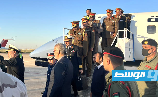 استقبال الفريق محمد الحداد ومرافقيه بمطار بنينا في بنغازي، الخميس 13 أبريل 2023. (الإنترنت)