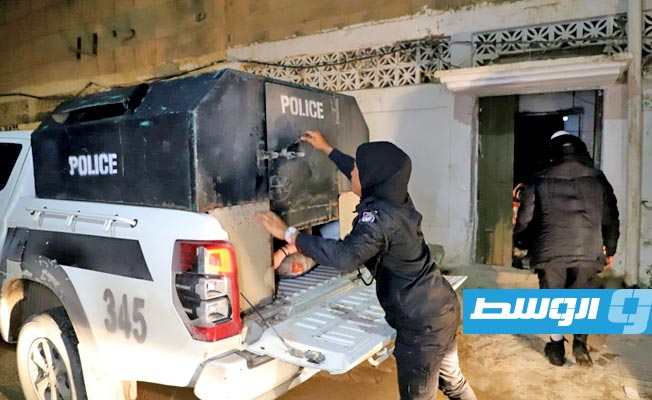 الشرطة النسائية تداهم أوكارا للتسول وتعاطي المخدرات في بنغازي