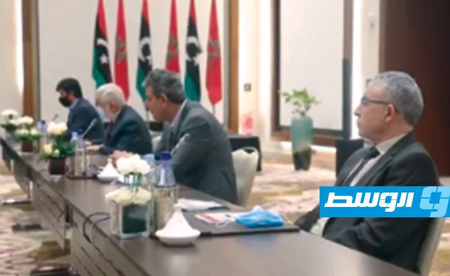 صورة مقتطعة من فيديو لعدد من المشاركين في الاجتماع التنسيقي بين أعضاء مجلسي النواب والدولة في طنجة