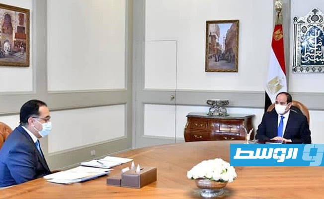 الرئيس السيسي يجتمع مع رئيس الوزراء بعد عودته من ليبيا