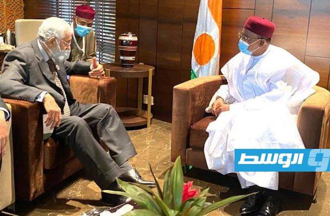 رئيس النيجر يأمل توصل الأطراف الليبية لـ«حل قريب»