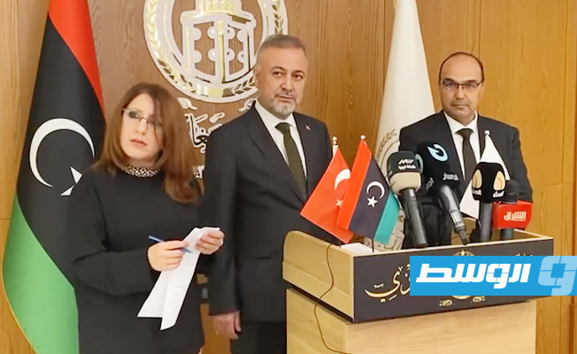 سفير تركيا لدى ليبيا يتحدث خلال مؤتمر صحفي في بنغازي، 29 يناير 2022. (صورة من بث مباشر)