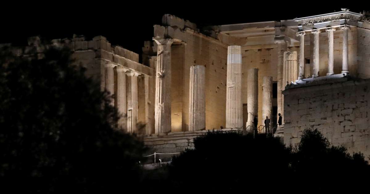 الأكروبوليس في أثينا يتألق بنظام إضاءة جديد