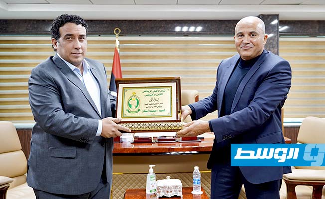 المنفي يلتقي رئيس الأهلي طرابلس ويؤكد دعمه الأندية الرياضية