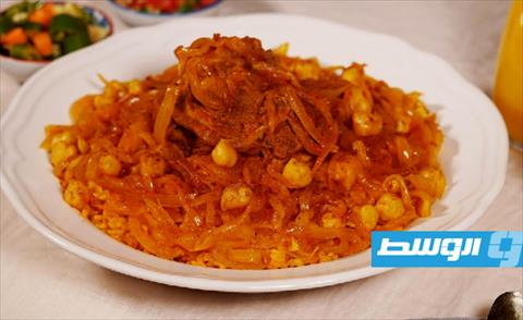 أرز بالبصلة واللحم الضأن على الطريقة الليبية