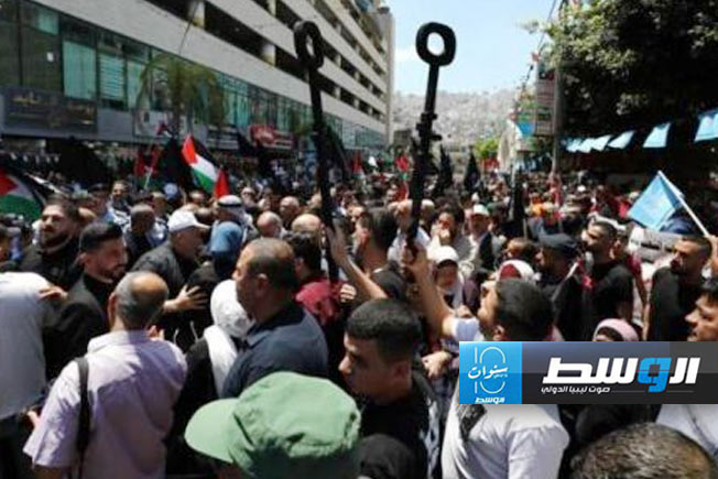 الآلاف يرفعون أعلام فلسطين خلال تظاهرات نظمت في عدد من عواصم ومدن العالم. (الإنترنت)