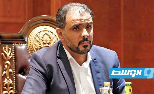 أسامة حماد يطالب مصلحة الضرائب بتحويل إيراداتها إلى «المركزي» في بنغازي